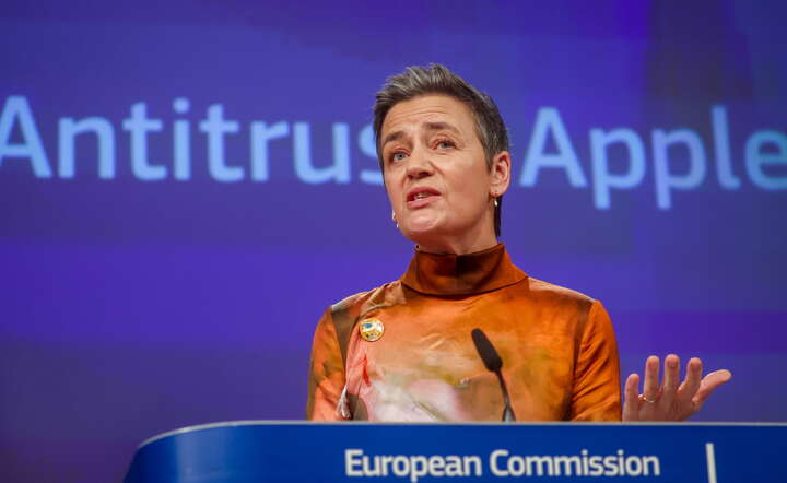 EU commission fines Apple for nearly 1.8 billion euros for breaking competition laws / autor: PAP/EPA/OLIVIER HOSLET