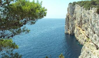 Praca na morzu - wprowadzono zabezpieczenie finansowe dla marynarzy porzuconych przez armatora