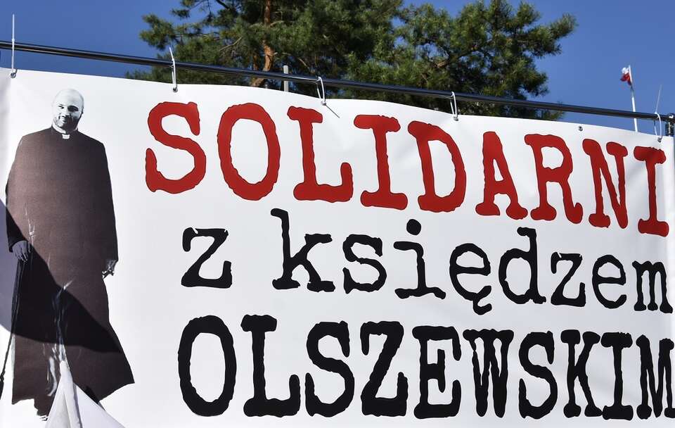Plakat "Solidarni z księdzem Olszewskim" - zdj. ilustracyjne / autor: Fratria