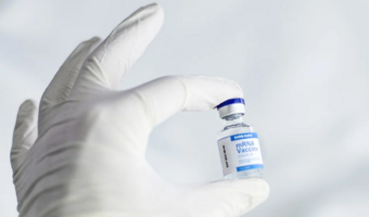WHO: Szczepionka na COVID-19 może być konieczna co roku dla najbardziej zagrożonych