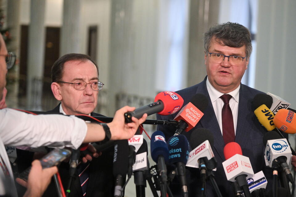 Posłowie PiS Mariusz Kamiński i Maciej Wąsik / autor: PAP/Radek Pietruszka