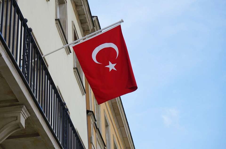 Rząd Turcji wprowadził tymczasowo system kontroli cen paliw. / autor: Fratria