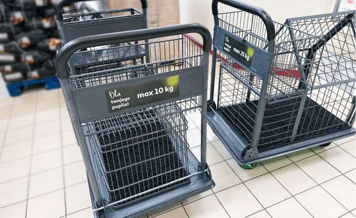 Wózki są dostępne w dwóch rozmiarach. / autor: Auchan Polska