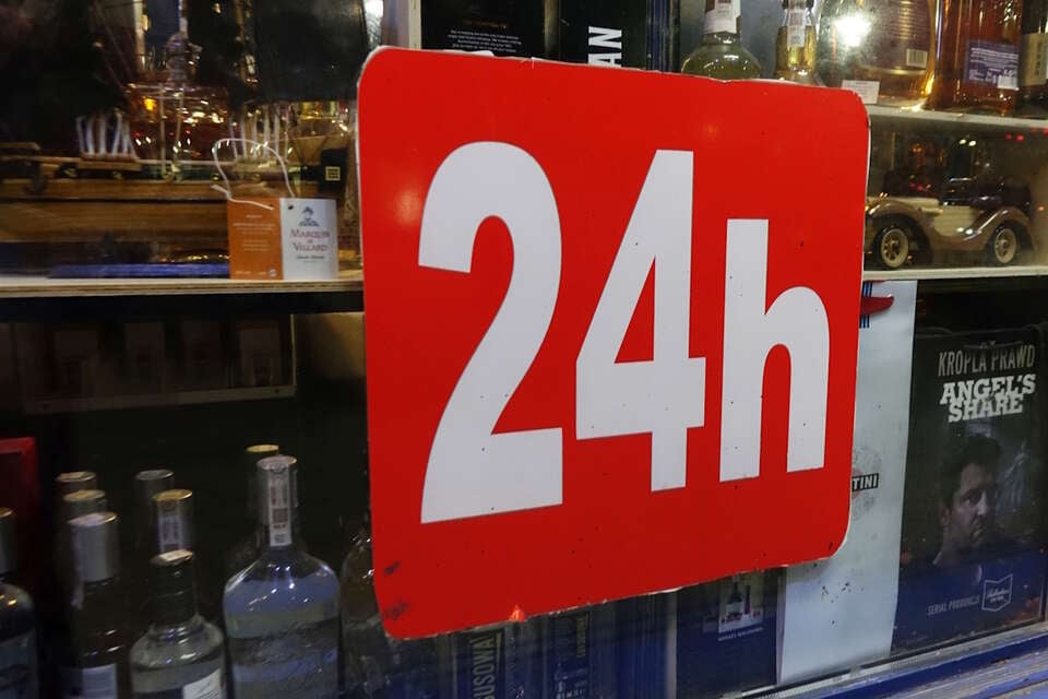 Nocny zakaz sprzedaży alkoholu? Jest nowy sondaż