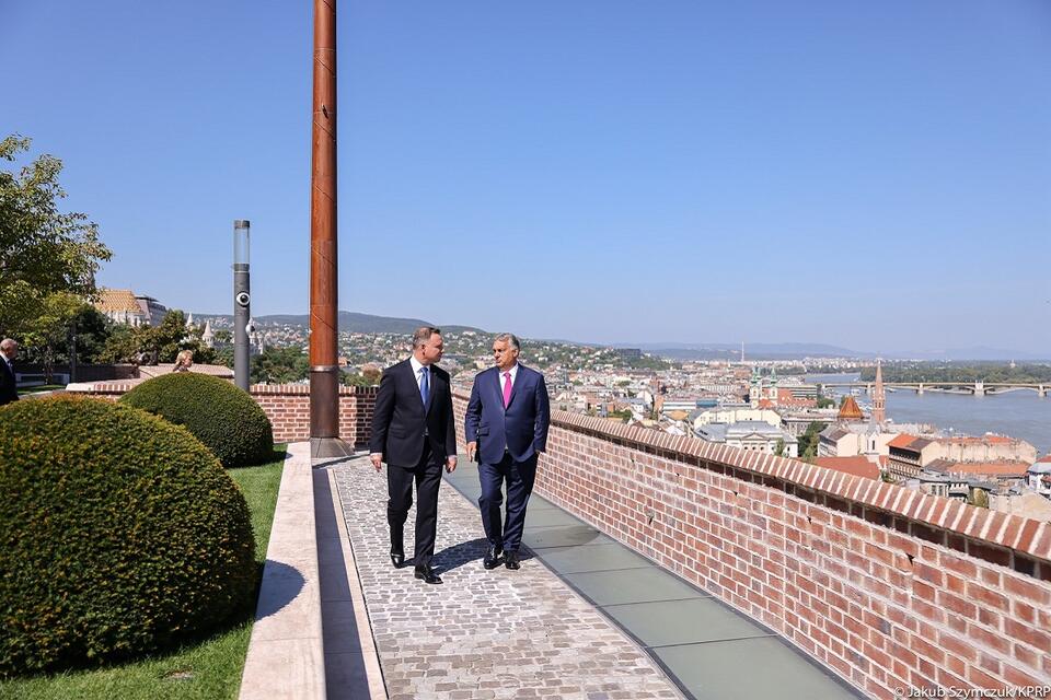 Prezydent RP Andrzej Duda podczas rozmowy z premierem Węgier Viktorem Orbanem / autor: Jakub Szymczuk/KPRP