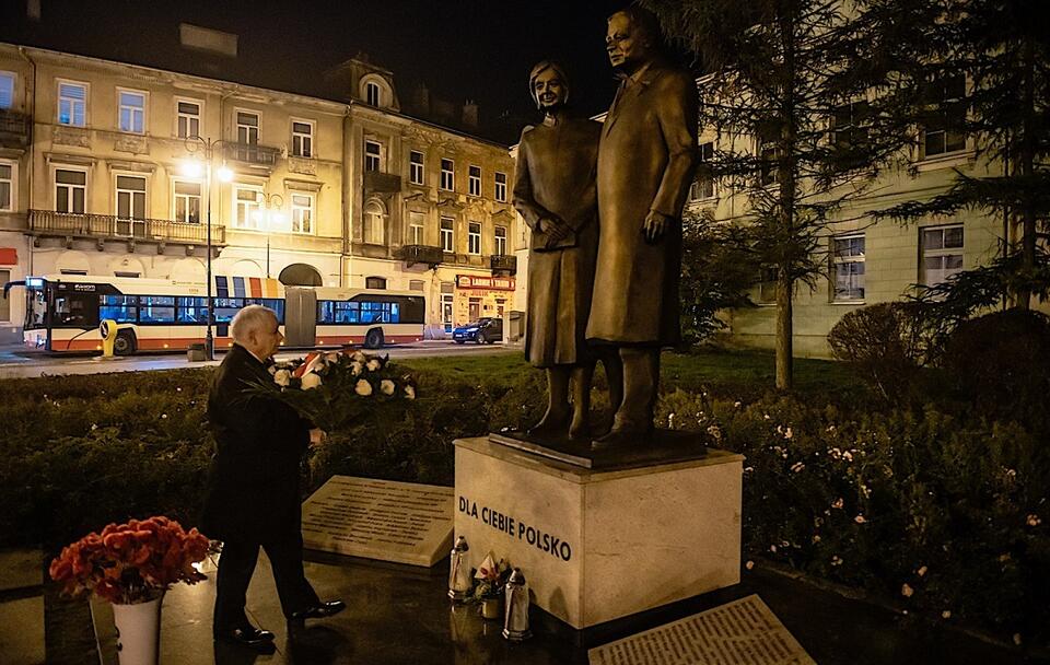 Prezes PiS uczcił pamięć Marii i Lecha Kaczyńskich w Radomiu