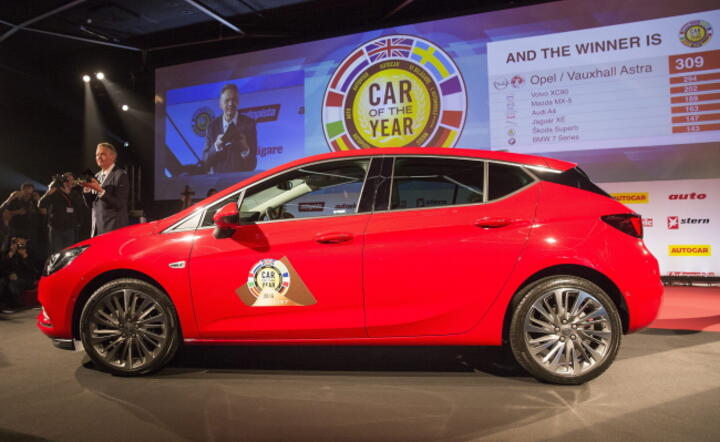 Nagrodzony tytułem Car of the Year Opel Astra, fot. PAP/EPA/CYRIL ZINGARO 