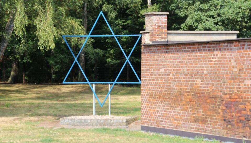 To Niemcy w pełni i wyłącznie odpowiadają za zbrodnie Holocaustu. Przy krematorium w Stutthofie. Fot. wPolityce.pl