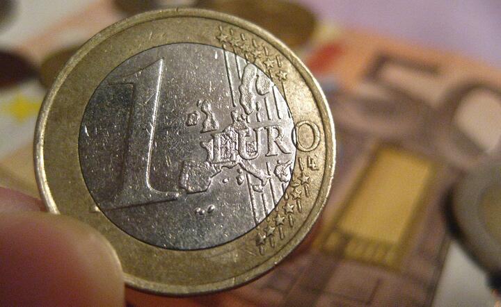 Mamy nadal wysoko kurs EUR/USD, co wraz z uzgodnionym budżetem UE zdejmuje ze złotego ryzyko silnej przeceny w pespektywie końca roku / autor: Pixabay