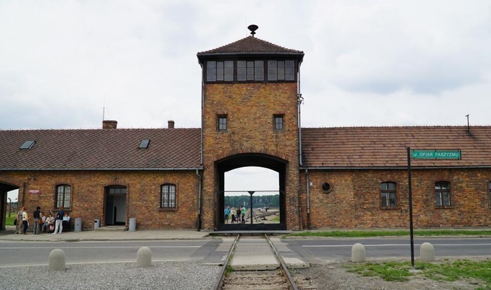 Auschwitz / autor: Fratria
