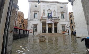Burmistrz Wenecji: straty po powodzi to setki milionów euro