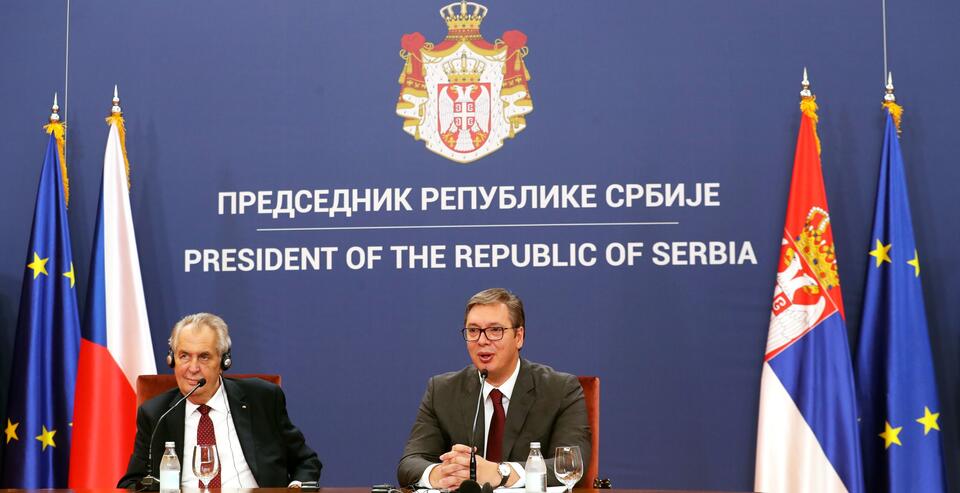 Prezydent Czech Milosz Zeman na konferencji prasowej z prezydentem Serbii Aleksandarem Vucziciem w Belgradzie / autor: PAP/EPA