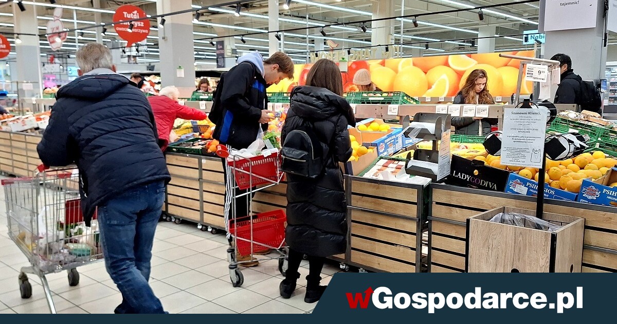 Podwyżki w sklepach wciąż szeroką ławą