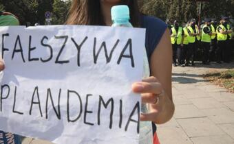 Ulicami Warszawy przeszedł marsz "Zakończyć pandemię! Dość kłamstw!"