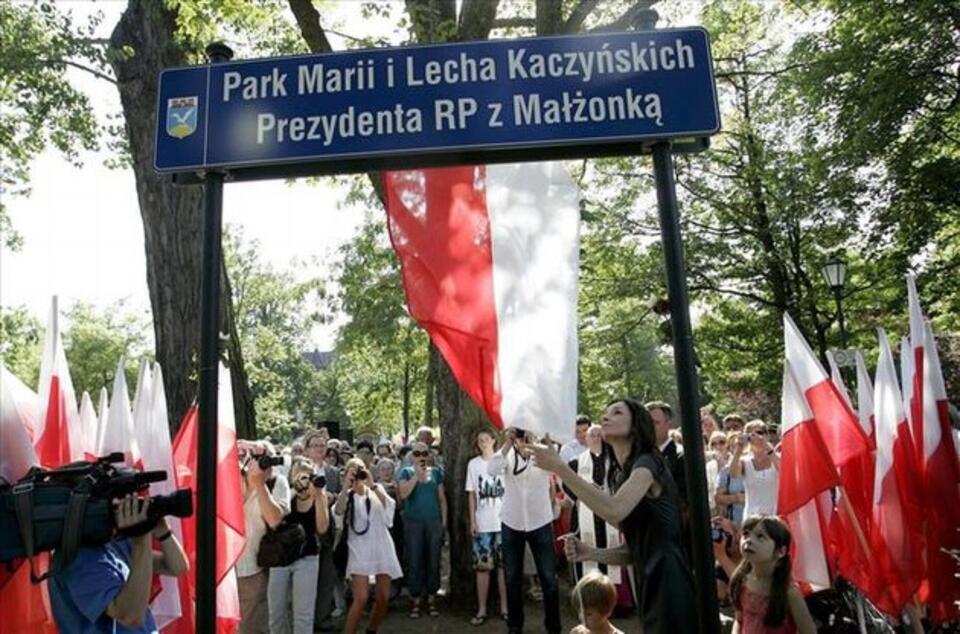 Marta Kaczyńska w czasie otwarcia Parku im. Marii i Lecha Kaczyńskich w Sopocie. 10 lipca 2010 r. Fot. PAP 