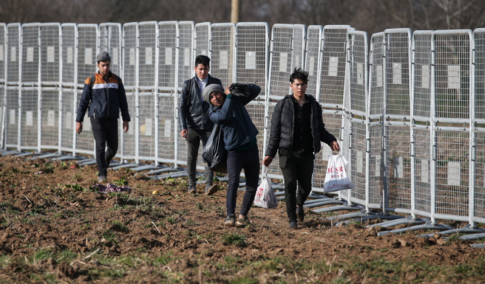 Migranci na turecko-greckiej granicy / autor: PAP/EPA