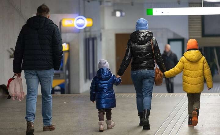 Część osób chcących skorzystać ze świadczeń w ramach Aktywnego Rodzica skarży się, że ZUS do tej pory nie przelał obiecywanych pieniędzy / autor: Fratria / AW