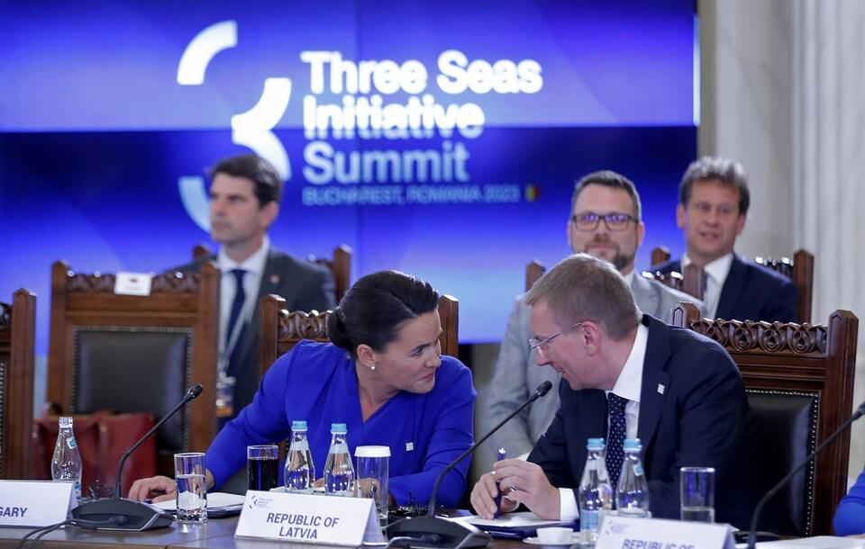 Prezydenci Węgier i Łotwy na szczycie Inicjatywy Trójmorza w Bukareszcie / autor: PAP/EPA