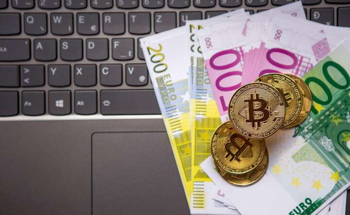 Na konta 695 klientów trafiło po około 2 tys. bitcoinów / autor: Pixabay