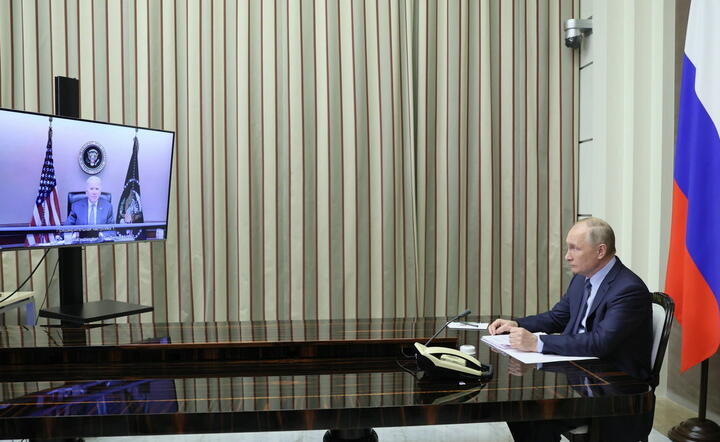 Władimir Putin podczas telekonferencji z prezydentem USA Joe Bidenem / autor: PAP