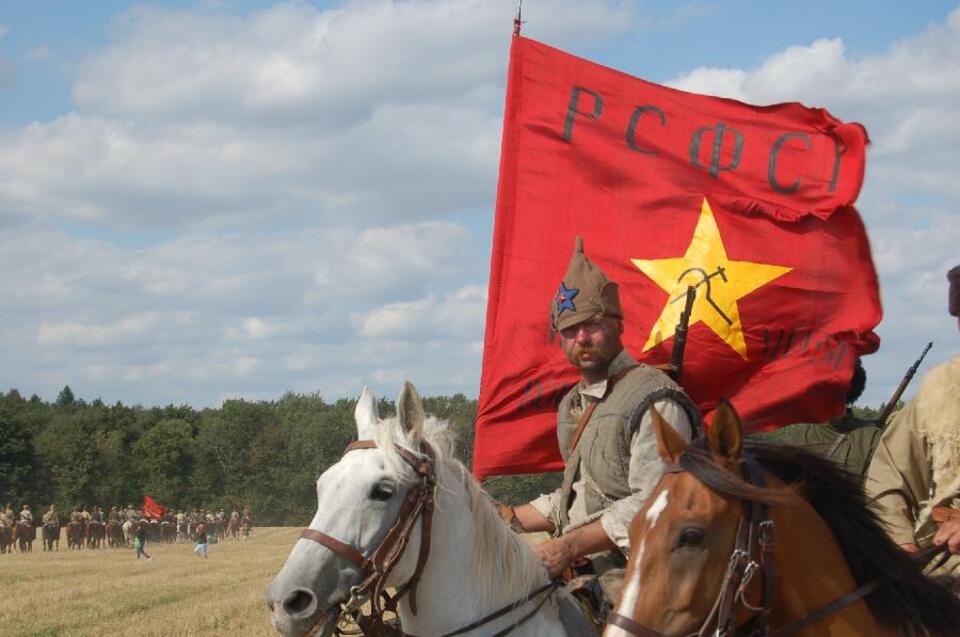 A wydawali się nie do zatrzymania w swoim barbarzyńskim pochodzie... Kadr z filmu "Bitwa Warszawska.1920". Fot. wPolityce.pl, AP