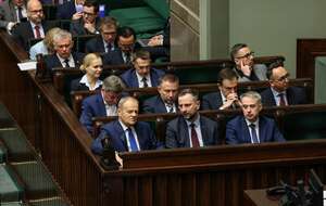 Premier Donald Tusk na sali plenarnej Sejmu / autor: PAP/Albert Zawada