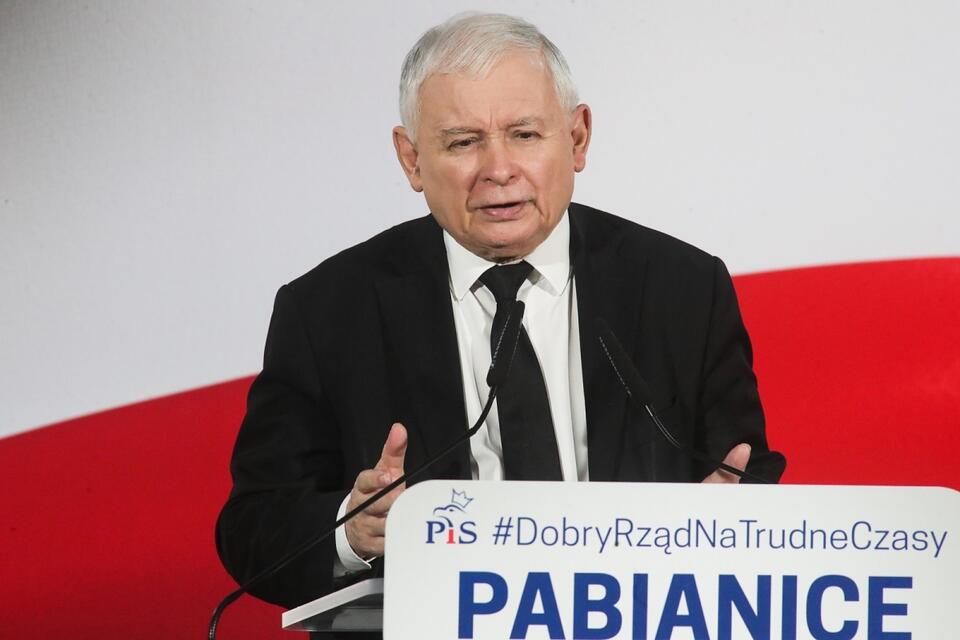 Prezes PiS Jarosław Kaczyński podczas spotkania z mieszkańcami Pabianic / autor: PAP/Roman Zawistowski