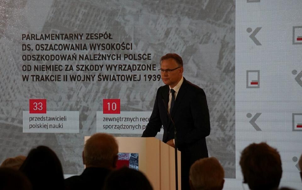 Prezentacja raportu o stratach wojennych Polski / autor: Fratria