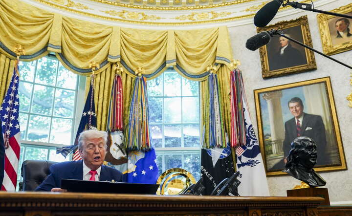Prezydent USA Donald Trump w Białym Domu / autor: PAP/EPA/WILL OLIVER
