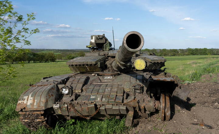 wrak rosyjskiego czołgu w Ukrainie / autor: fotoserwis PAP