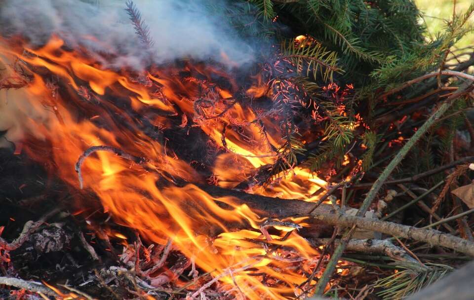 RCB: Duże zagrożenie pożarowe w pięciu województwach / autor: Fratria