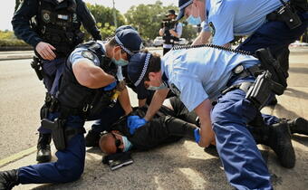 ZDJĘCIA. Lockdown w Australii. Tysiące protestujących, aresztowania
