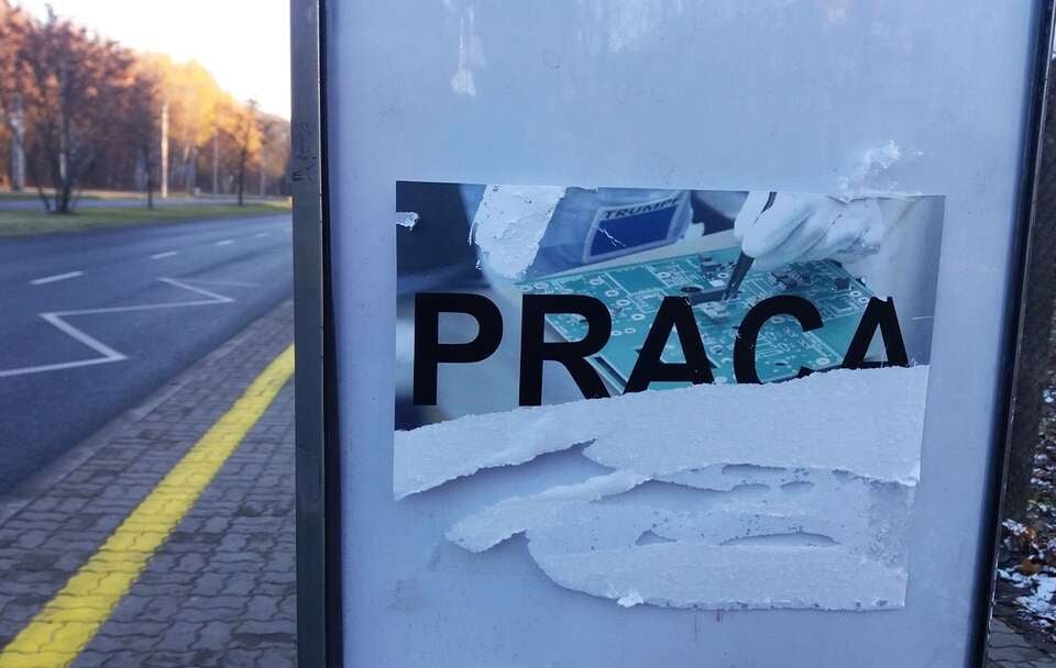 W 2024 w przedsiębiorstwach ubyło aż 61 tys. miejsc pracy