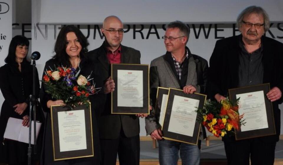 Laureaci Głównej Nagrody Wolności Słowa: (od lewej) Joanna Lichocka, Jarosław Rybicki, Adam Bogoryja-Zakrzewski (honorowe wyróżnienienie) i Leszek Ciechoński podczas gali wręczenia nagród SDP. Fot. PAP/Grzegorz Jakubowski