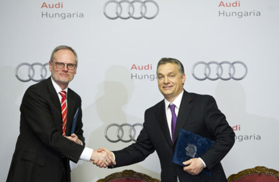 Przedstawiciele Audi, Volkswagena oraz premier Węgier Viktor Orban dokonali uroczystego otwarcia nowego zakładu w Gyor. Fot. materiały prasowe