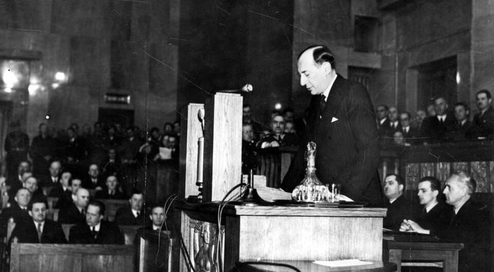 Józef Beck podczas wygłaszania przemówienia w Sejmie, 5 maja 1939 roku