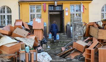 Wywożą tysiące ton śmieci. Nowy problem: "Polewamy wodą"