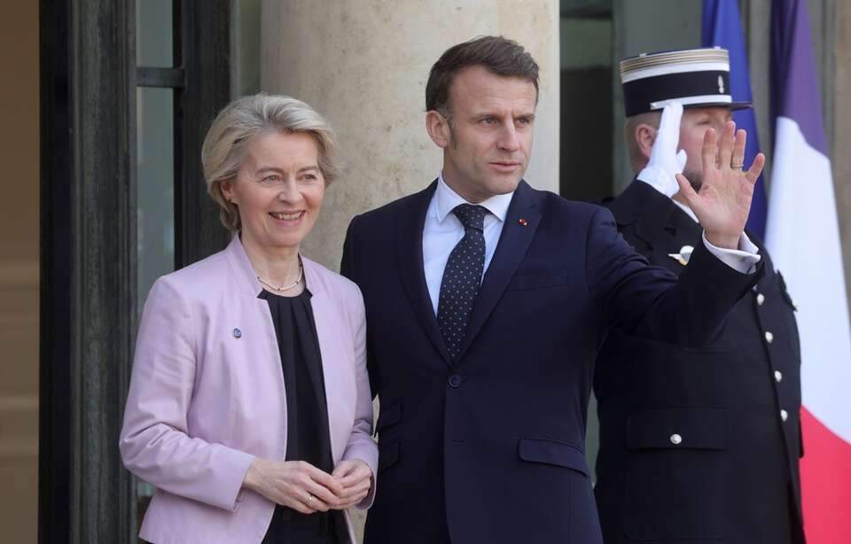 Emmanuel Macron i Ursula von der Leyen / autor: EPA/TERESA SUAREZ Dostawca: PAP/EPA.