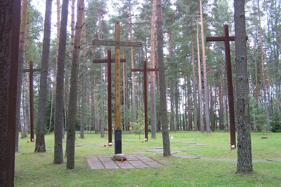 Komunikat IPN ws. skandalu na polskim cmentarzu wojskowym w Miednoje / autor: Wiki Commons/RaNo/<https://creativecommons.org/licenses/by-sa/3.0/>