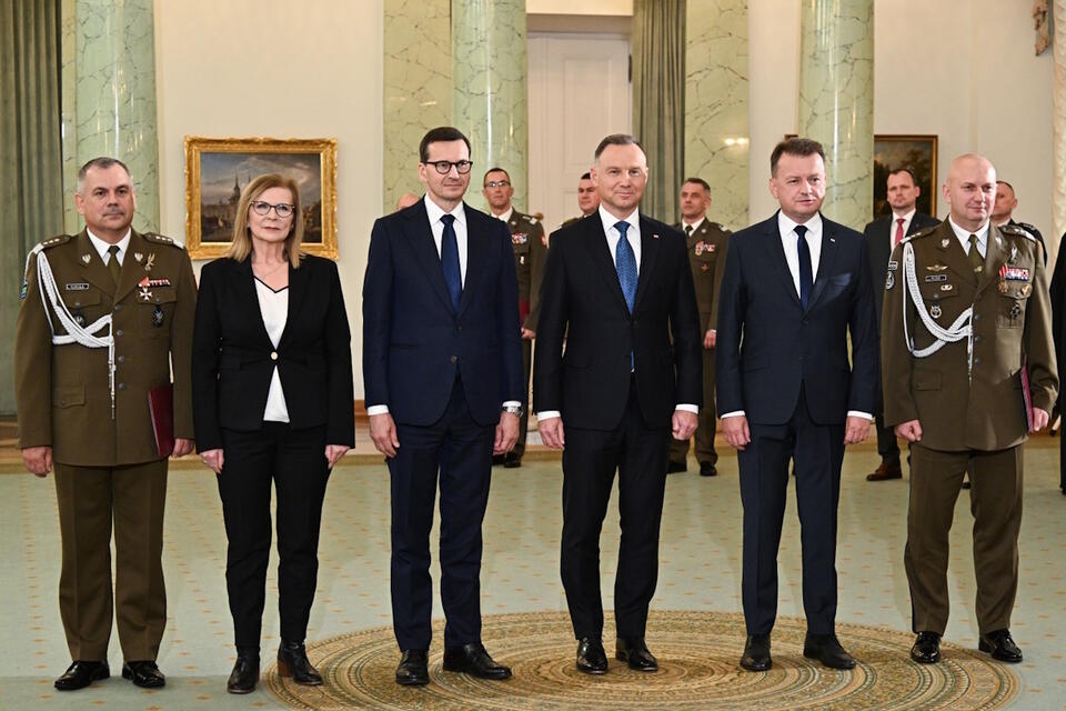 Mateusz Morawiecki, Mariusz Błaszczak, Małgorzata Gosiewska, Andrzej Duda, Maciej Klisz, Wiesław Kukuła / autor: PAP/Radek Pietruszka