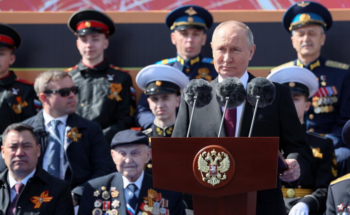 Putin przemawiający podczas Parady Zwycięstwa / autor: PAP/EPA