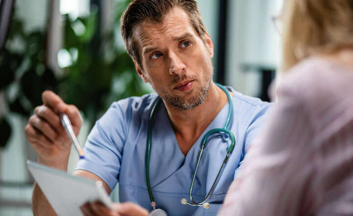 Uprawnienia ZUS w zakresie kontroli zwolnień lekarskich zostaną rozszerzone. / autor: Freepik