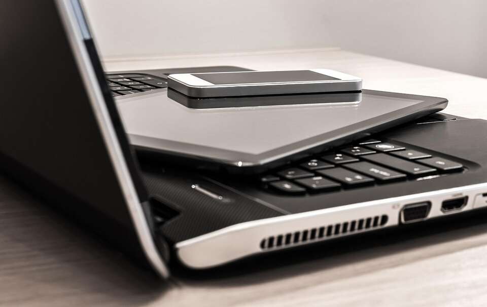 Telefon, tablet i laptop - zdjęcie ilustracyjne / autor: Pixabay