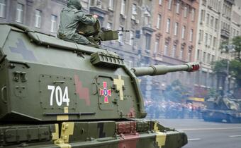 Macron: Przekażemy Ukrainie "lekkie czołgi bojowe" AMX-10 RC