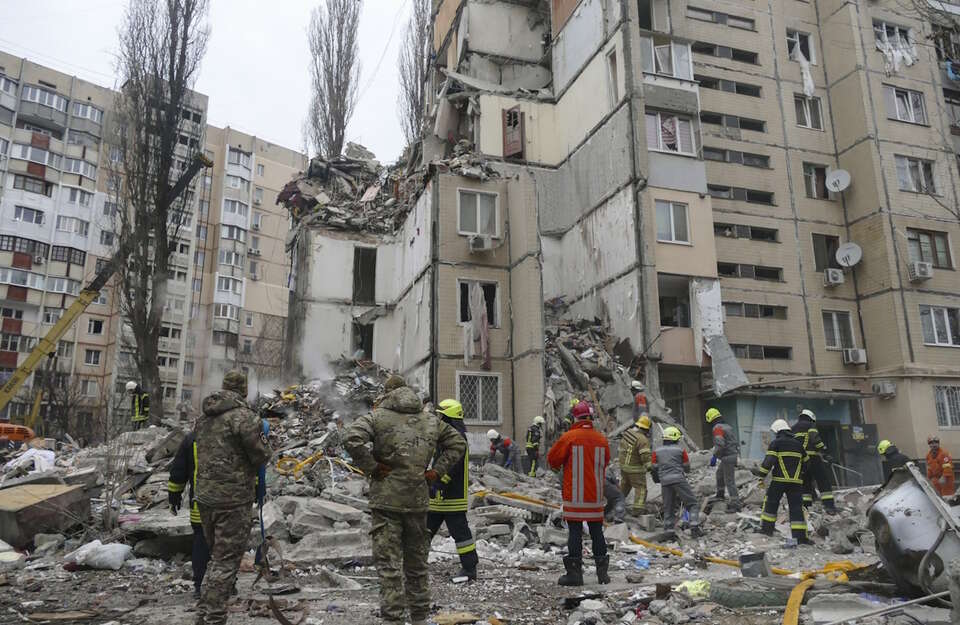 zdjęcie ilustracyjne - zniszczenie infrastruktury cywilnej po atakach rosyjskich na Odessę  / autor: PAP/EPA/IGOR TKACHENKO