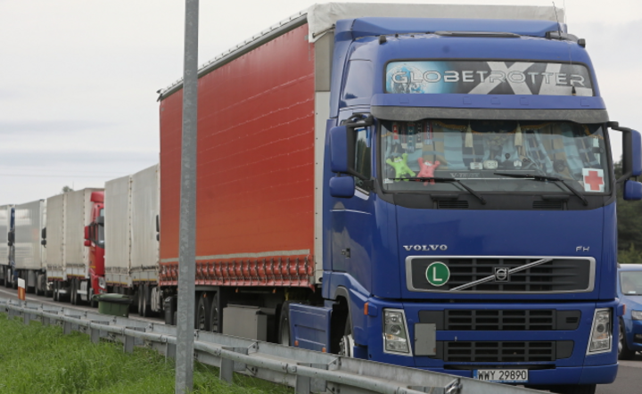 Transport z polską pomocą humanitarną czeka przed granicą