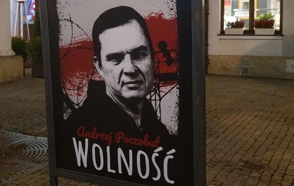 Plakaty w Warszawie przypominające o uwięzieniu działaczy Związku Polaków na Białorusi / autor: Fratria