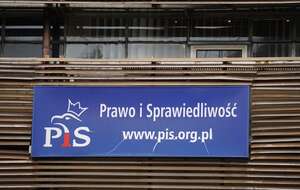 Trzech polityków Prawa i Sprawiedliwości: Mariusz Błaszczak, Marek Kuchciński i Zbigniew Rau, zdecydowało o zwróceniu ukraińskich odznaczeń.  / autor: Fratria