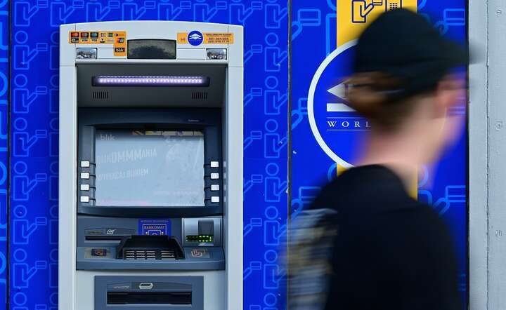 Bezpieczne korzystanie z bankomatu to kilka prostych reguł / autor: Fratria / KK