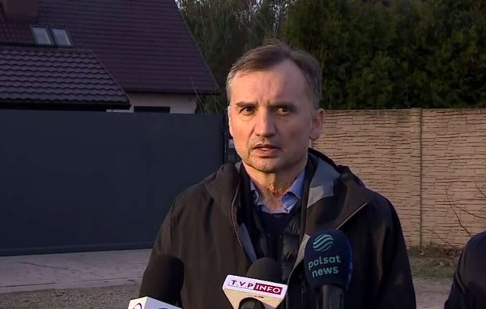 Poranna konferencja prasowa Zbigniewa Ziobry przed domem / autor: screen/Polsat News